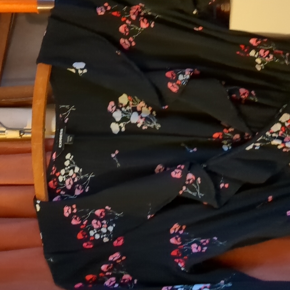 Express Ruffle Floral Mini Desss - Picture 3 of 8